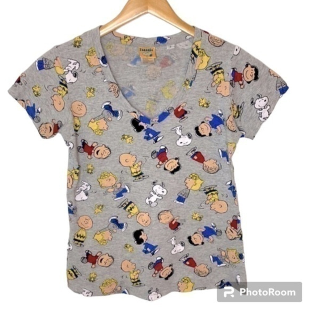 PEANUTS | WOMEN’S GRAY PEANUTS CHARACTERS V-NECK SHIRT SIZE SMALL